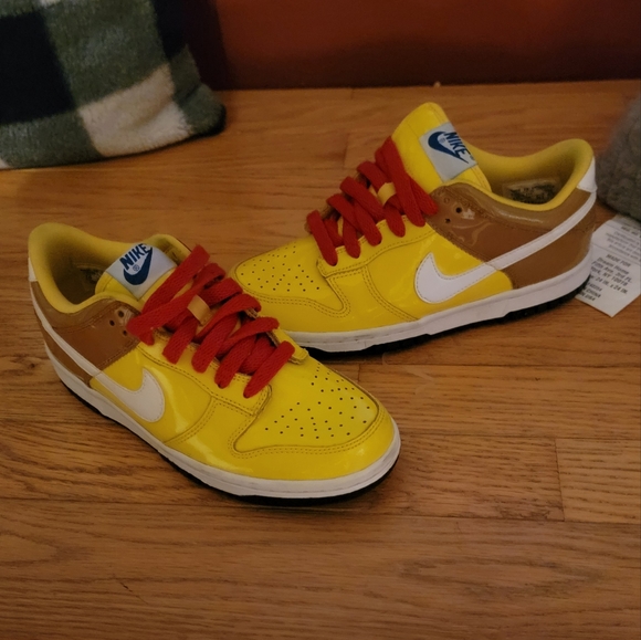 Nike Other - TODAY ONLY! RARE! NIKE DUNK LOW GS SPONGEBOB